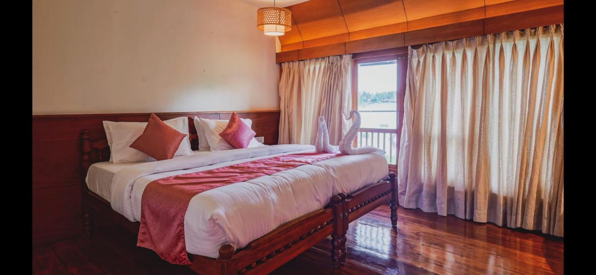 Отель Victoria Houseboats Alappuzha Экстерьер фото